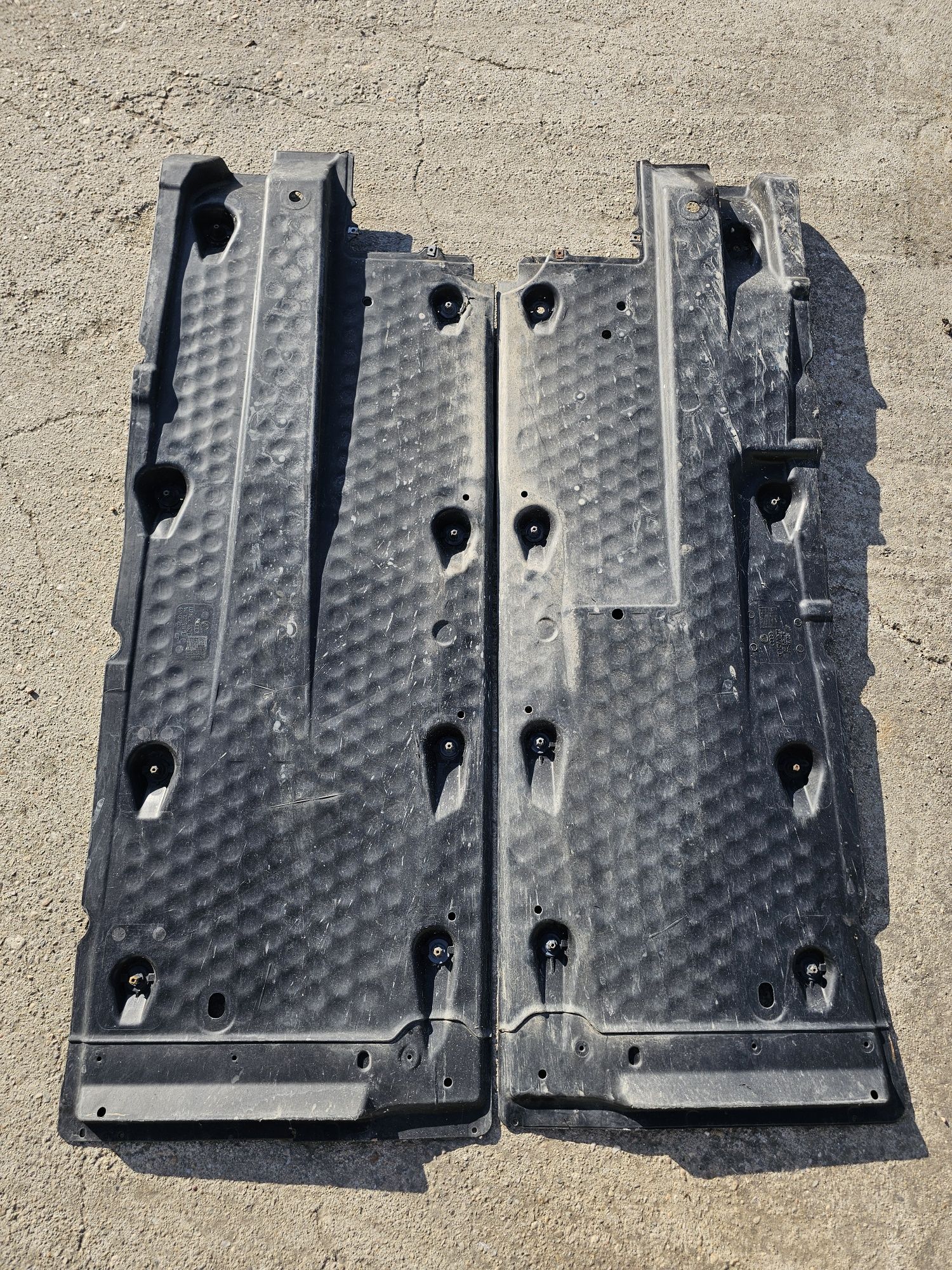 Scut lateral stanga, dreapta vw golf plus 1K0 825 211 , 1K0 825 212