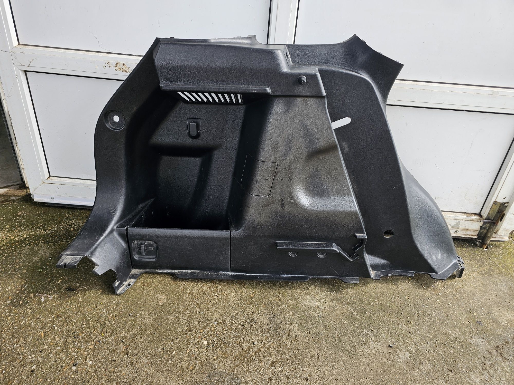 Panou interior , protecție portbagaj stanga dreapta Suzuki Vitara 2017