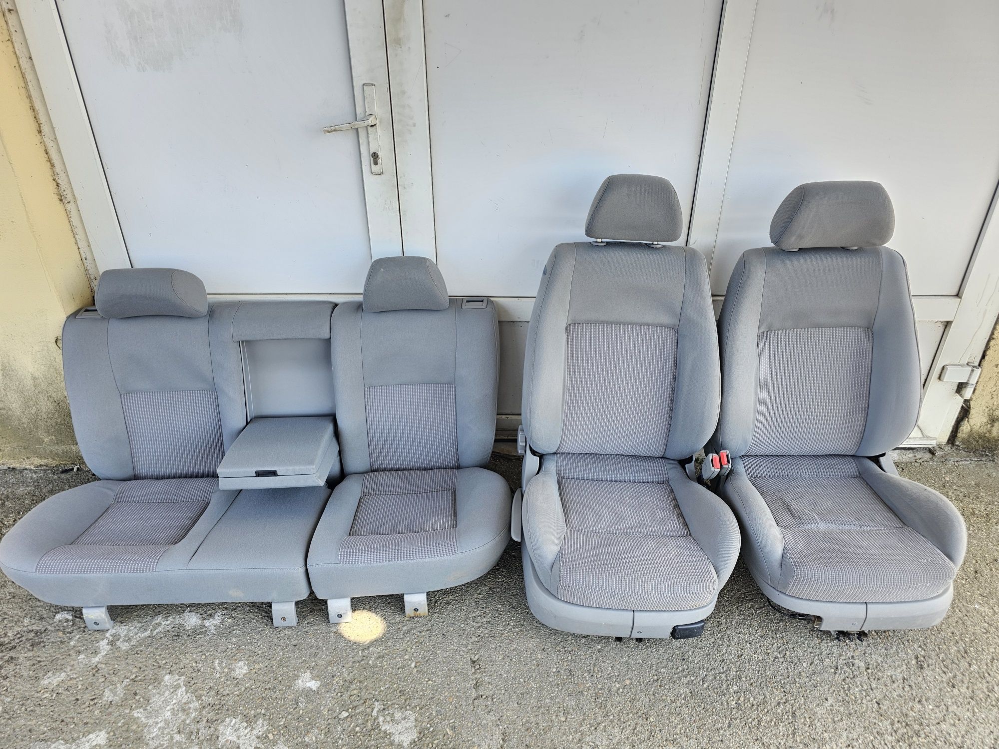 Vand scaune interior fata spate vw golf 4 , vw bora break , stare buna