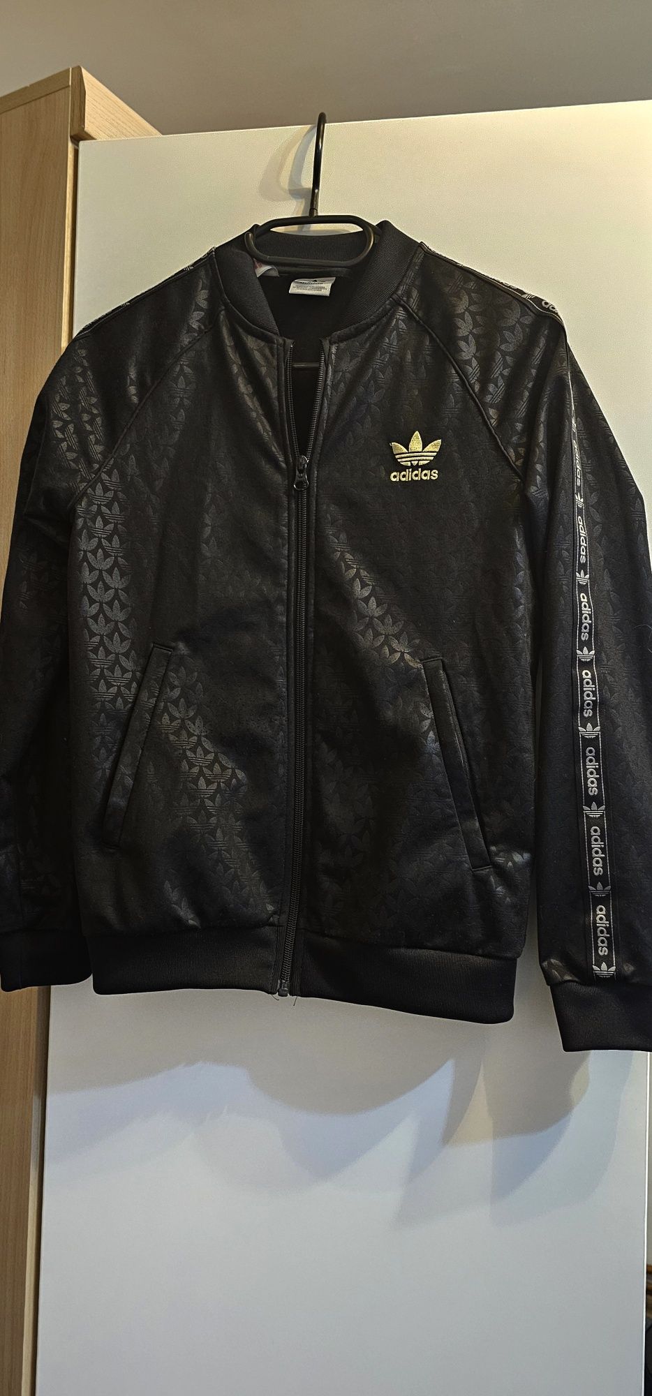 Vând trening adidas