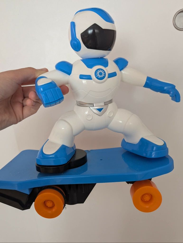Robotel cu telecomanda
