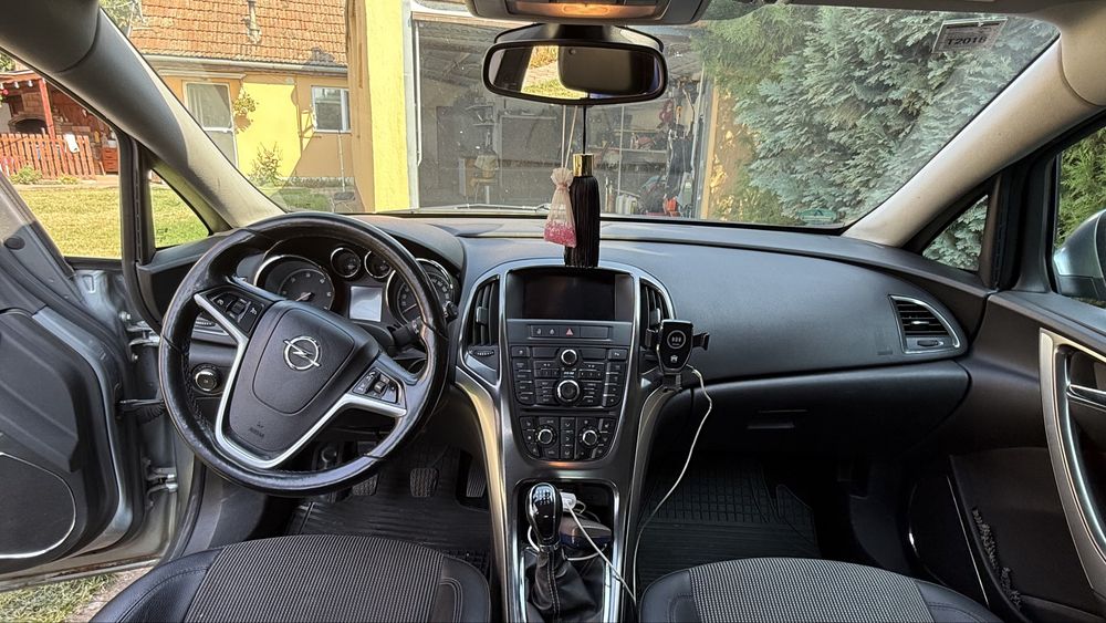 Autoturism Opal Astra J