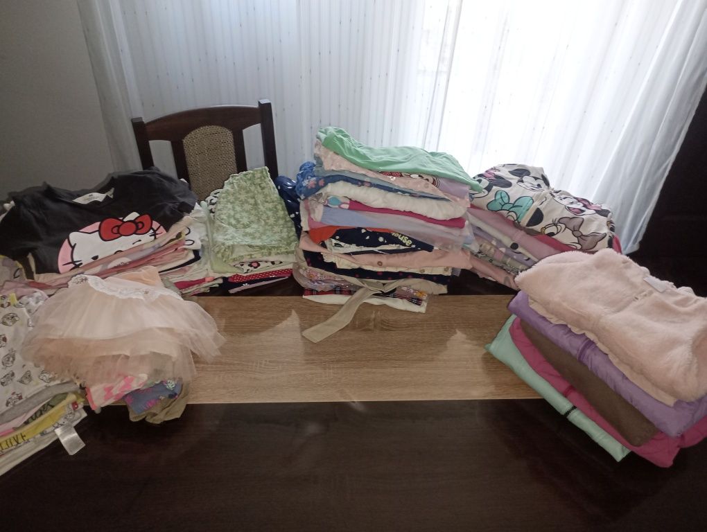 Lot foarte mare pentru fete 4-5 ani (104-110)