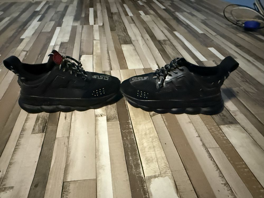 Versace chain reaction