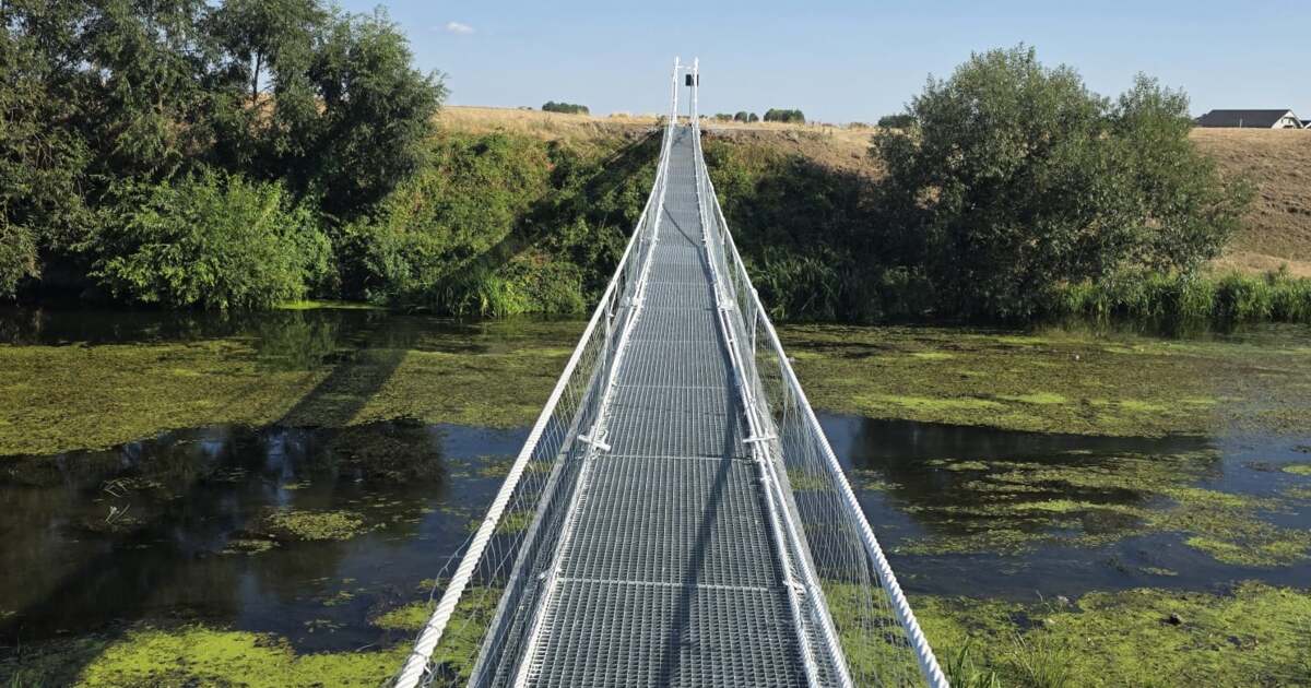 Pasajul pietonal din Tărian peste Crișul Repede a fost reparat după 40 de ani