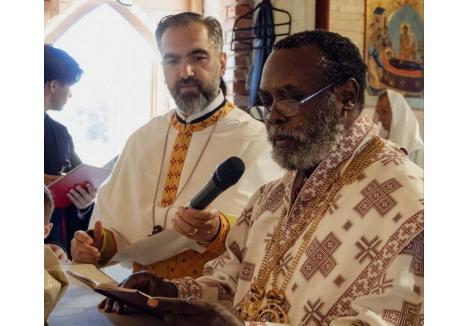 Fostul preot Ciprian Mega și-a târnosit altarul bisericii nelegale din Girișu de Criș cu un mitropolit din Uganda. Episcopia Oradiei: „O gravitate canonică majoră” (FOTO